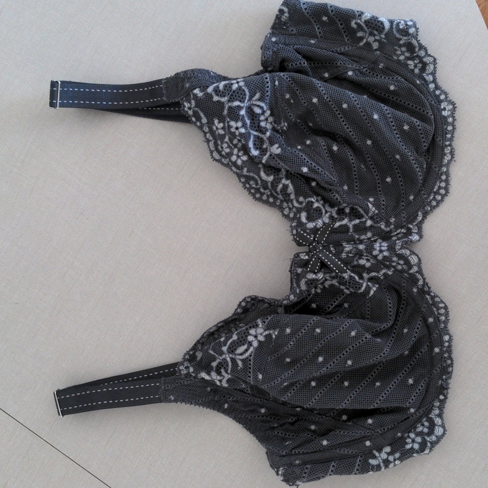 Chantelle Gray Embroidered Bra Size 32DDD